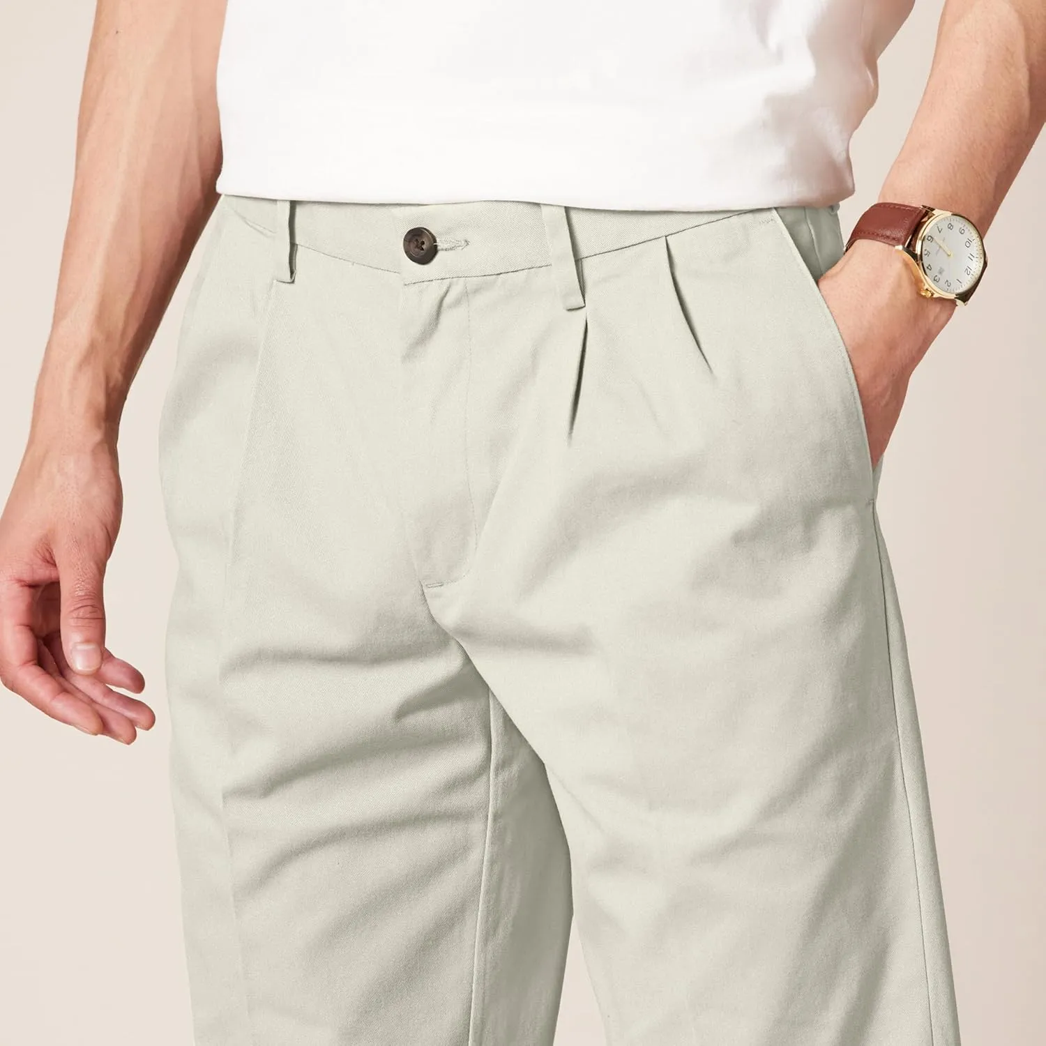 Amazon Essentials Men's Classic-Fit Wrinkle-Resistant Pleated Chino Pant (Available in Big & Tall)