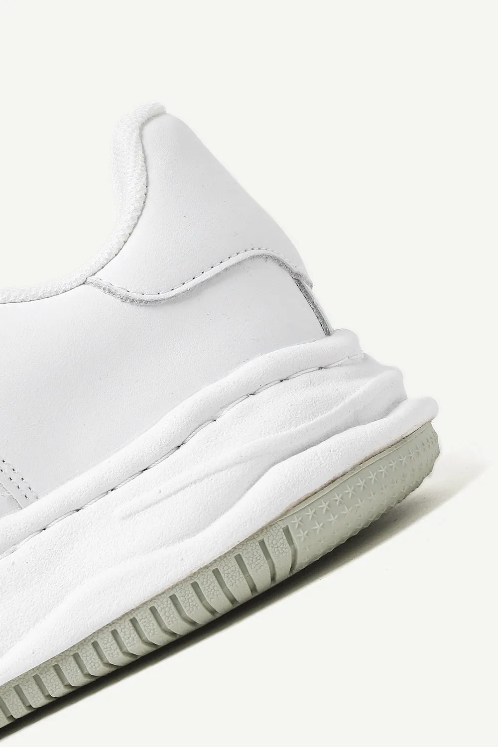 White Casual Breathable Fashion Sneaker